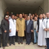 اللواء علاء ابوزيد محافظ مطروح خلال تفقده مستشفى النساء والتوليد