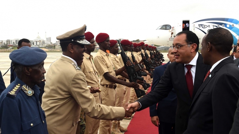 مدبولي يصل إلى مقديشيو للمشاركة في مراسم تنصيب الرئيس الصومالي