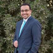 الدكتور محمد عمر مكرم، خريج البرنامج الرئاسى