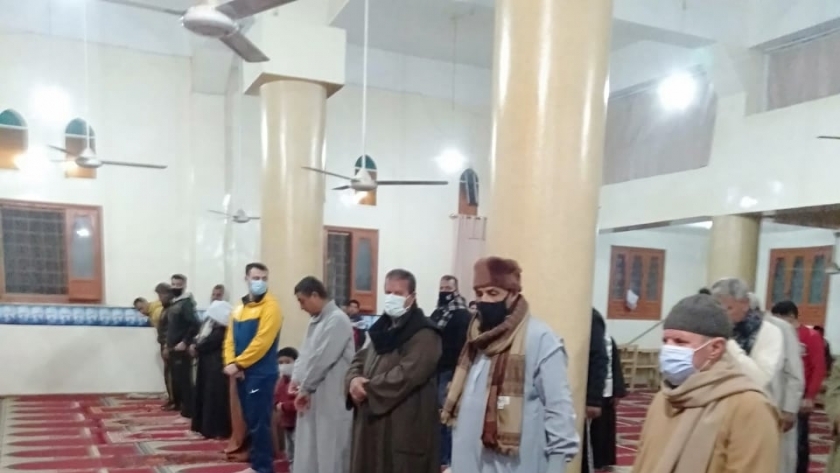 التزام المصلون في كفر الشيخ وغرف العمليات لم ترصد مخالفات بالمساجد بصلاة التراويح