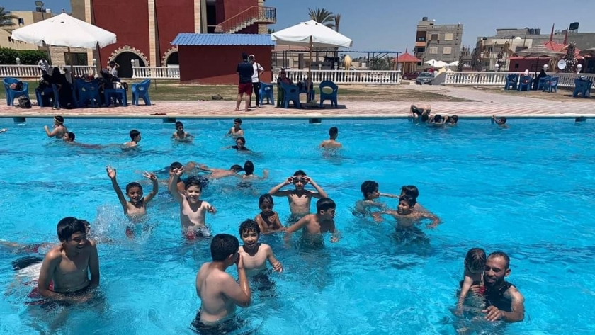 حمامات سباحة بساحل بحر العريش