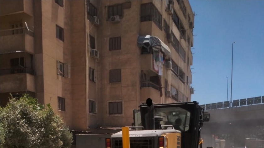 رفع 450 طن قمامة بأوسيم ومنشأة القناطر وتجريد شارع الأربعين بالجيزة