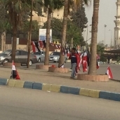 أعلام مصر تباع بالميادين العامة والارصفة استعدادا لبدء الانتخابات الرئاسية بالإسماعيلية