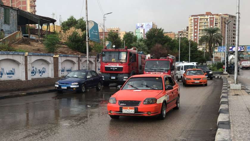 الحماية المدنية تشارك رفع آثار الامطار من شوارع الإسماعيلية