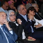 «الجبالى» وعدد من الخبراء أثناء مؤتمر الإعلان عن نتائج الدخل والإنفاق السنوى للأسرة المصرية
