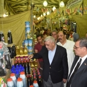 بالصور| افتتاح 5 معارض "أهلا رمضان" لبيع السلع الغذائية في الفيوم