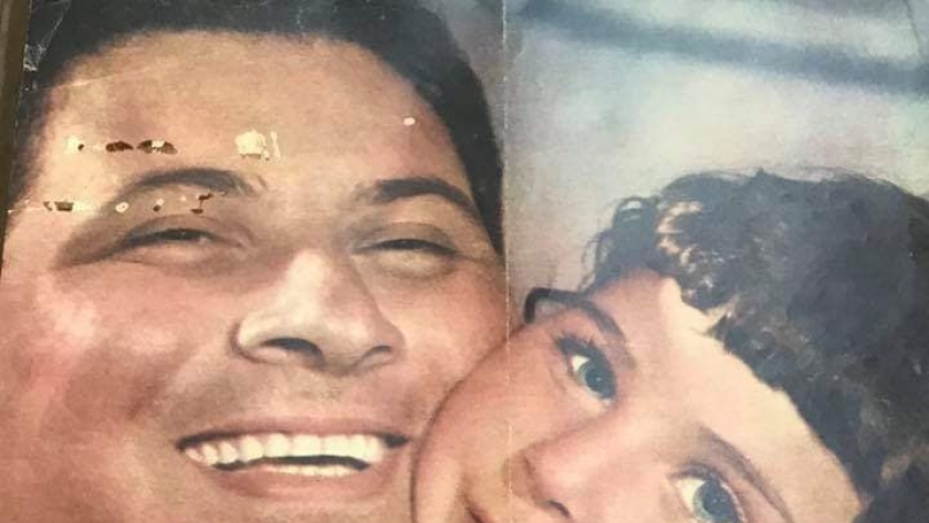 عمر الحريري مع ابنته في طفولتها عام 1966