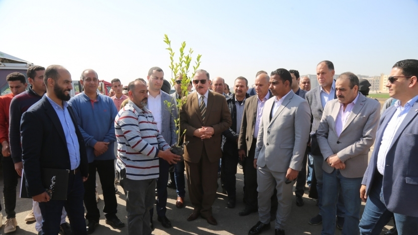 محافظ كفر الشيخ يشهد وصول 225 ألف شجرة مثمرة