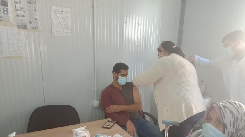 صحة أسيوط تواصل تطعيم الأطقم الطبية بلقاح كورونا