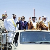 «السيسى» وضيوف مصر خلال افتتاح قاعدة محمد نجيب العسكرية