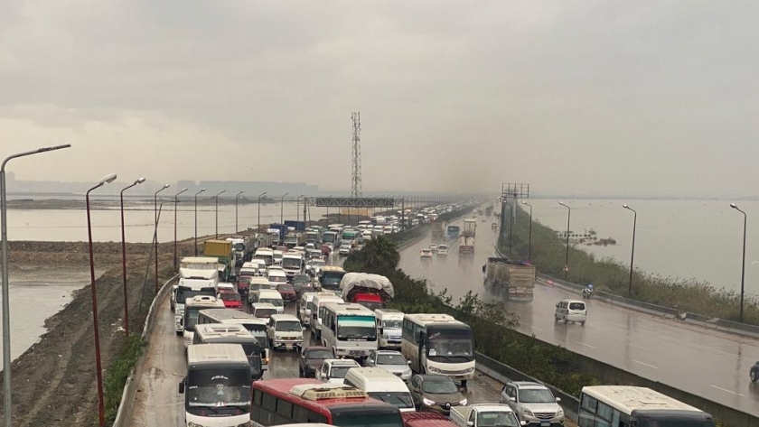الطريق الصحراوي في الإسكندرية بعد إزالة أثار حادثي التصادم