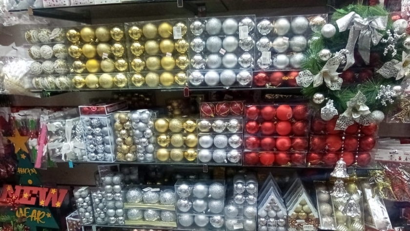 انتشار زينة عيد الميلاد في المحلات
