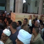 بالصور| الآلاف من أبناء سوهاج يشيعون جثماني شقيقين قتلا في ليبيا