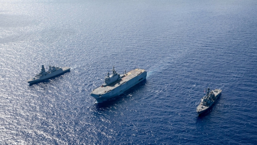 مصر وأمريكا تنفذان تدريباً بحرياً عابراً بنطاق الأسطول الشمالي