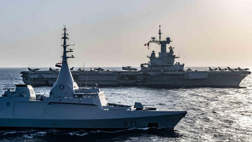 مصر وفرنسا تنفذان تدريبا بحريا عابرا في نطاق الأسطول الجنوبي