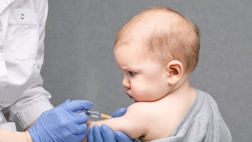 صورة أرشيفية تطعيم الأطفال