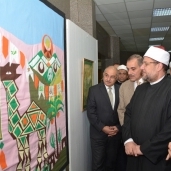 وزير الأوقاف يتفقد معرض "الحرف العربي " بجامعة أسيوط   