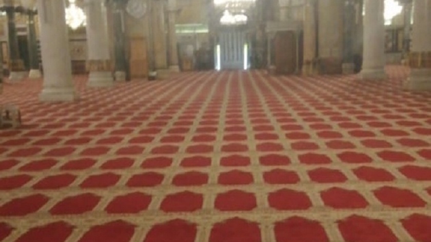 المسجد الأقصى من الداخل في أول صلاة تراويح