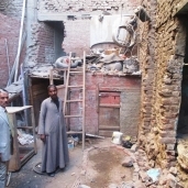 إخلاء منزل بعد انهيار حائط ونقل السكان لشقق سكنية بسوهاج