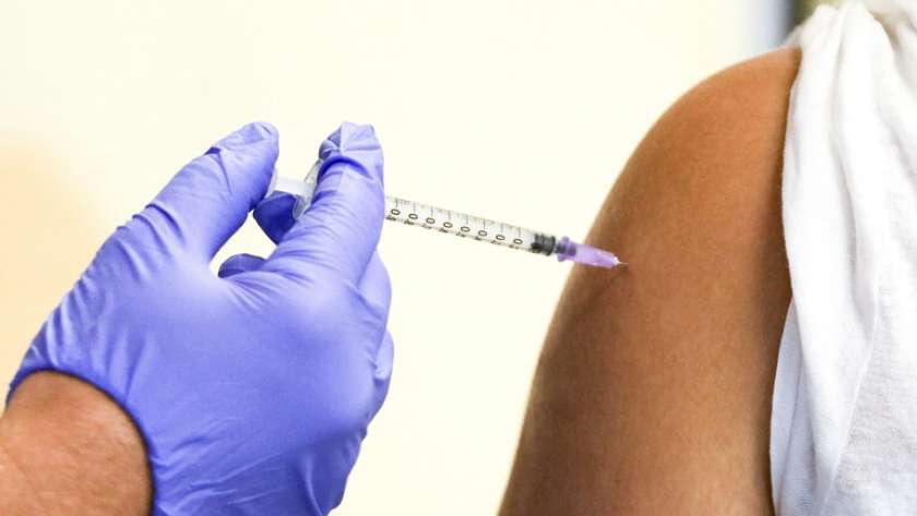 تطعيمات فيروس كورونا
