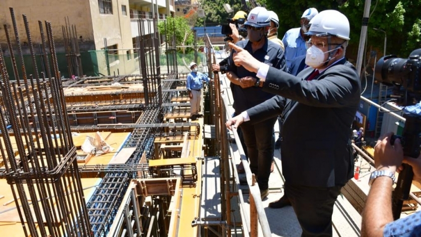 الخشت يتفقد أعمال إنشاء مبنى العيادات الخارجية بمستشفى أبو الريش الياباني تمهيدا لافتتاحها
