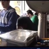 المصريون يقبلون على شراء الفسيخ والرنجة