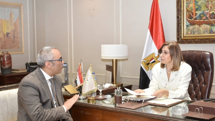 الدكتورة نيفين الكيلاني وزيرة الثقافة تناقش الخة المقبلة