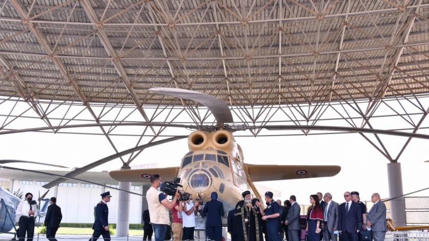 البابا تواضروس يزور متحف القوات الجوية ويشيد بـ«الأبعاد الثلاثة»