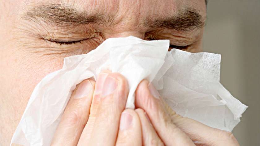 الإنفلونزا الموسمية الشائعة تنتقل عن طريق الرذاذ المحمل بالفيروس عند السعال أو العطس