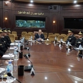 وزير الداخلية خلال اجتماعه بقيادات الوزارة لمراجعة خطة تأمين الانتخابات الرئاسية