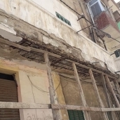 "وسط الإسكندرية" يعاين عقار بمنطقة "الحضرة" استجابة لشكاوي المواطنين