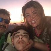 مها أحمد ومجدي كامل مع ابنهما