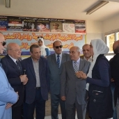 رئيس جامعة الزقازيق يشارك في قافلة شاملة بقرية العلاقمة بههيا