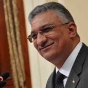 الدكتور أحمد زكى بدر، وزير التنمية المحلية