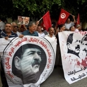 التونسيون يتظاهرون في ذكرى اغتيال شكري بلعيد