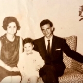 خالد الصاوي طفلا مع والدته ووالده
