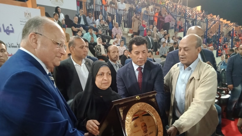 وزير الرياضة ومحافظ القاهرة يشهدان ختام دوري الأندية الصغيرة والأحياء الشعبية