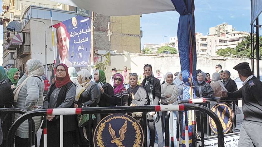 إقبال كثيف من الناخبين على لجان التصويت فى بورسعيد