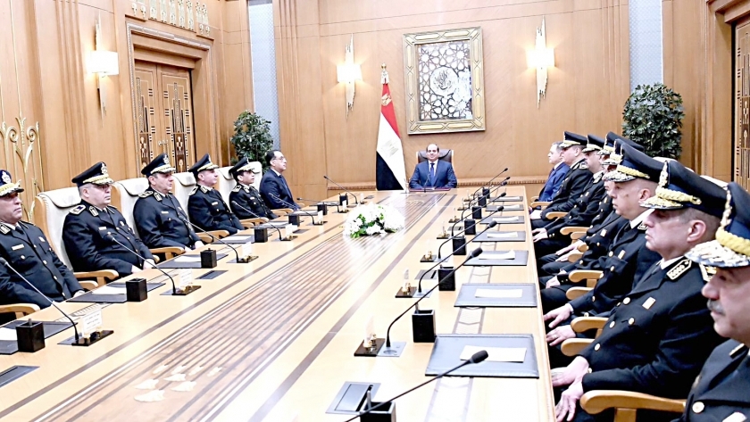 الرئيس السيسي خلال اجتماعه مع وزير الداخلية وقيادات الشرطة
