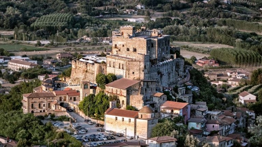 إحدى القلاع التاريخية بإيطاليا