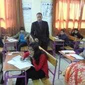 بالصور| وكيل "تعليم جنوب سيناء" يتفقد الامتحانات في إدارة شرم الشيخ