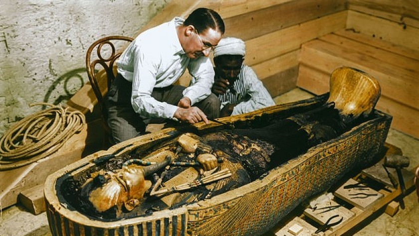 لحظة اكتشاف مقبرة توت عنخ أمون عام ١٩٢٢