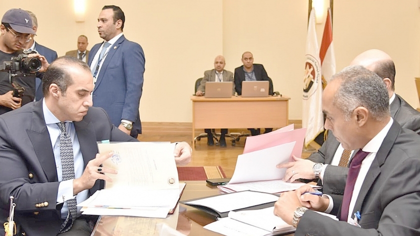 «فوزي» أثناء تقديم طلب ترشح السيسي لانتخابات الرئاسة