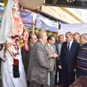محافظ أسيوط يفتتح معرض حزب مستقبل وطن للسلع الغذائية واللحوم بأسعار مخفضة