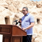 وزير السياحة والأثار خالد العناني