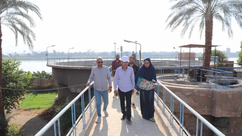 وزير الاسكان يتفقد مشروعات المياه بمدينة العاشر من رمضان