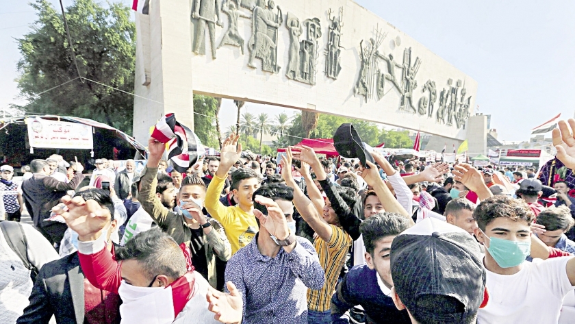 العراقيون يواصلون التظاهر فى بغداد