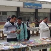 معرض كتاب طلابي في جامعة المنيا