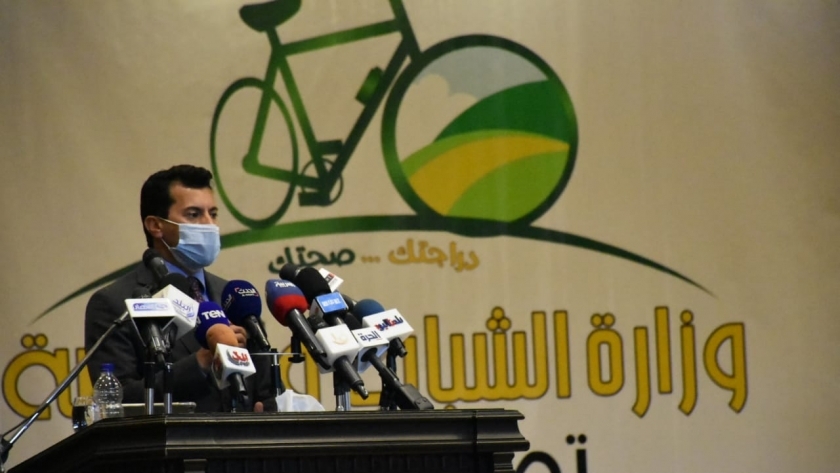 وزير الشباب خلال الإعلان عن مبادرة دراجتك..صحتك