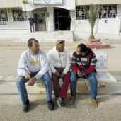 محرر «الوطن» يتحدث مع اثنين من شباب تونس